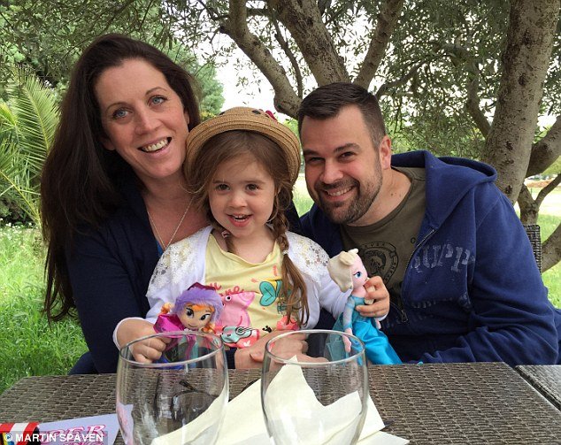 Ενα... εκνευριστικό ζευγάρι: Πάνε διακοπές κάθε 6 εβδομάδες -Πώς τα καταφέρνουν [εικόνες] | iefimerida.gr 1