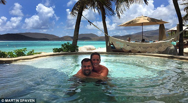 Ενα... εκνευριστικό ζευγάρι: Πάνε διακοπές κάθε 6 εβδομάδες -Πώς τα καταφέρνουν [εικόνες] | iefimerida.gr 0