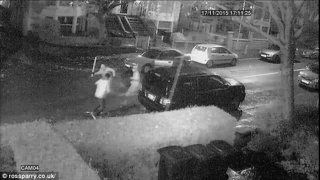 Χριστιανός ξυλοκοπήθηκε βάναυσα έξω από το σπίτι του επειδή εγκατέλειψε το Ισλαμ [εικόνες & βίντεο] | iefimerida.gr 1