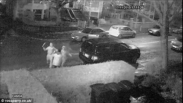 Χριστιανός ξυλοκοπήθηκε βάναυσα έξω από το σπίτι του επειδή εγκατέλειψε το Ισλαμ [εικόνες & βίντεο] | iefimerida.gr 2