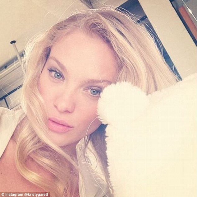 Το τελευταίο γυμνό του Playboy - Η 26χρονη καλλονή που θα ποζάρει ως το τελευταίο «κουνελάκι» [εικόνες] | iefimerida.gr 4