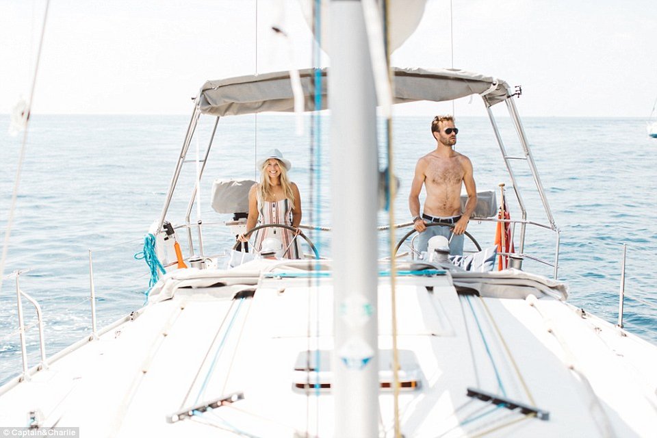 Το ζευγάρι που παράτησε τους πάντες και τα πάντα - Ταξιδεύει στον κόσμο με ένα ιστιοπλοϊκό [εικόνες] | iefimerida.gr 0