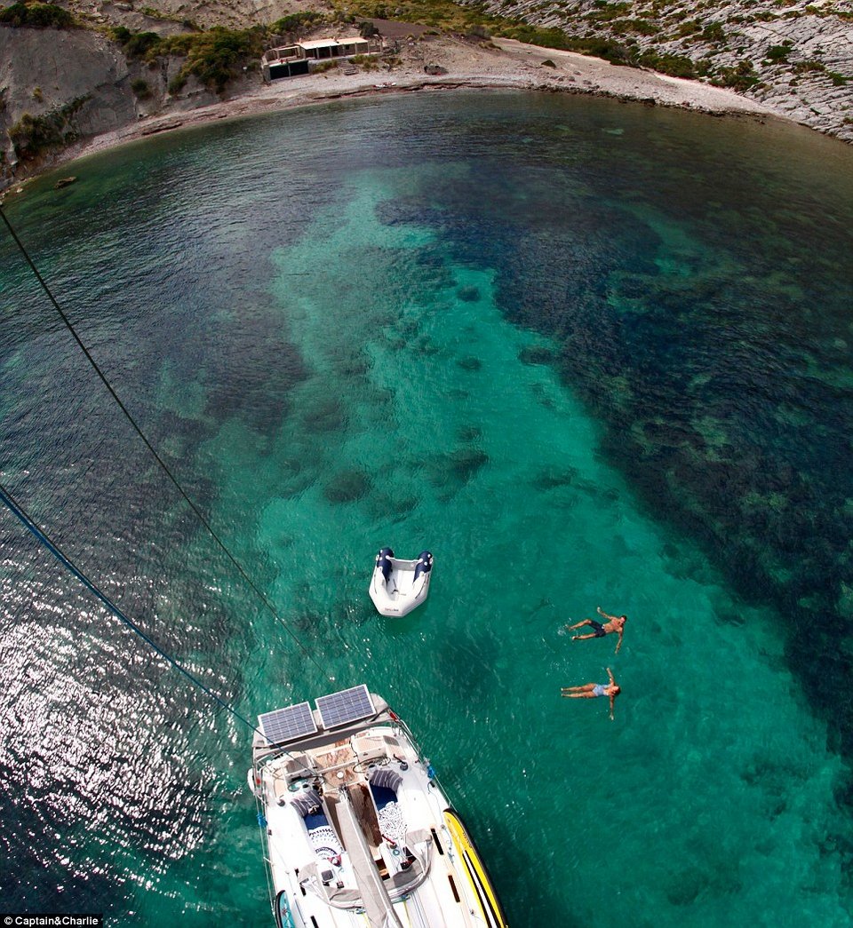 Το ζευγάρι που παράτησε τους πάντες και τα πάντα - Ταξιδεύει στον κόσμο με ένα ιστιοπλοϊκό [εικόνες] | iefimerida.gr 8