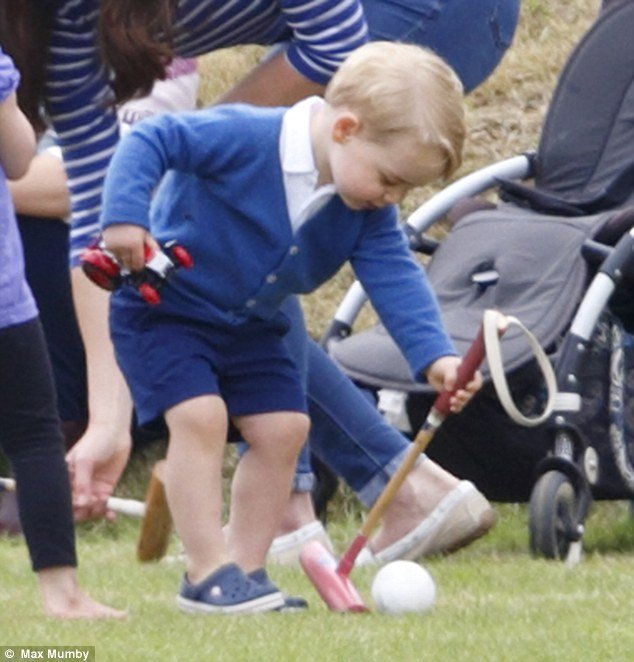 Η βόλτα με πόνι του πρίγκιπα Τζορτζ - Ο Ουίλιαμ και η Κέιτ θα του πάρουν άλογο [εικόνες] | iefimerida.gr 0