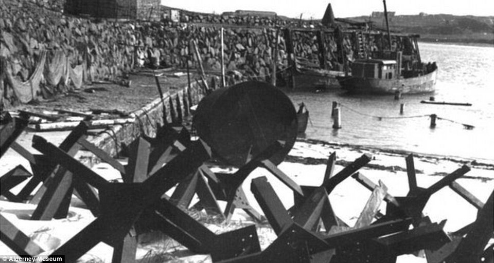 Οι πύλες της κολάσεως -Σταυρώσεις και πείνα στα μοναδικά στρατόπεδα συγκέντρωσης στη Βρετανία [εικόνες] | iefimerida.gr 4