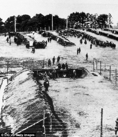 Οι πύλες της κολάσεως -Σταυρώσεις και πείνα στα μοναδικά στρατόπεδα συγκέντρωσης στη Βρετανία [εικόνες] | iefimerida.gr 5