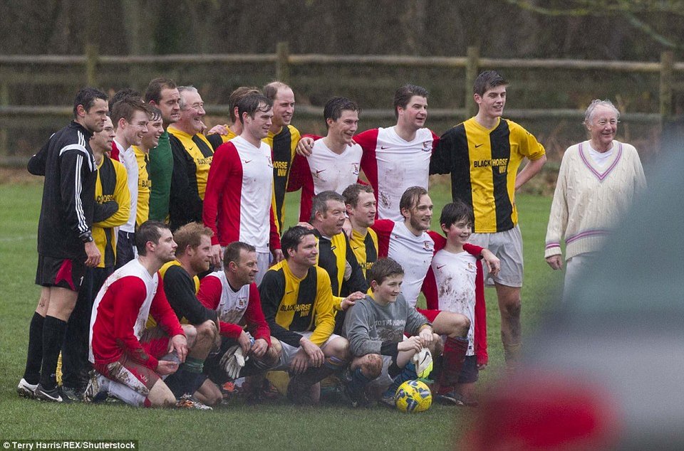 Οι πρίγκιπες Γουίλιαμ και Χάρι έπαιξαν ποδόσφαιρο και κέρδισαν για... καλό σκοπό [εικόνες & βίντεο] | iefimerida.gr 7