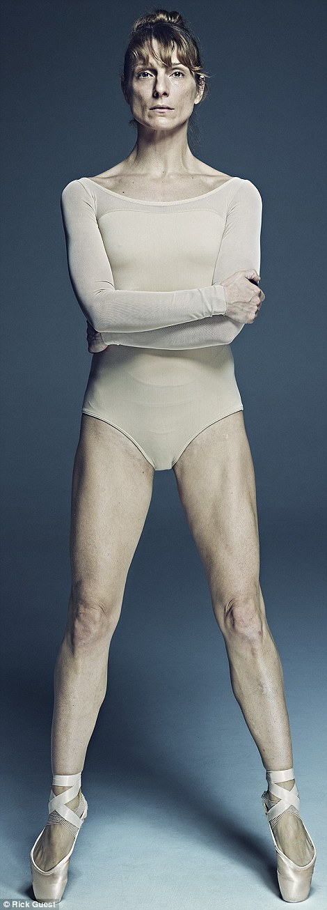 Το κλασικό μπαλέτο... πονάει: Χορεύτριες κάτω από τη σκηνή -Σπασμένα δάκτυλα, πονεμένα κόκαλα, σκισμένα ρούχα [εικόνες] | iefimerida.gr 7