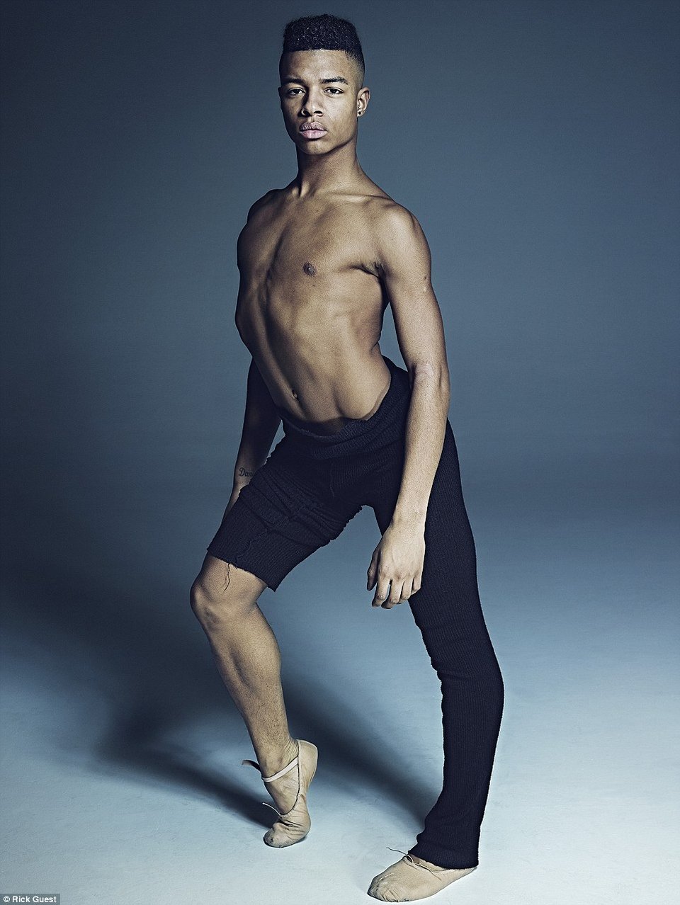 Το κλασικό μπαλέτο... πονάει: Χορεύτριες κάτω από τη σκηνή -Σπασμένα δάκτυλα, πονεμένα κόκαλα, σκισμένα ρούχα [εικόνες] | iefimerida.gr 4