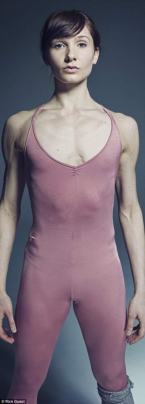 Το κλασικό μπαλέτο... πονάει: Χορεύτριες κάτω από τη σκηνή -Σπασμένα δάκτυλα, πονεμένα κόκαλα, σκισμένα ρούχα [εικόνες] | iefimerida.gr 10