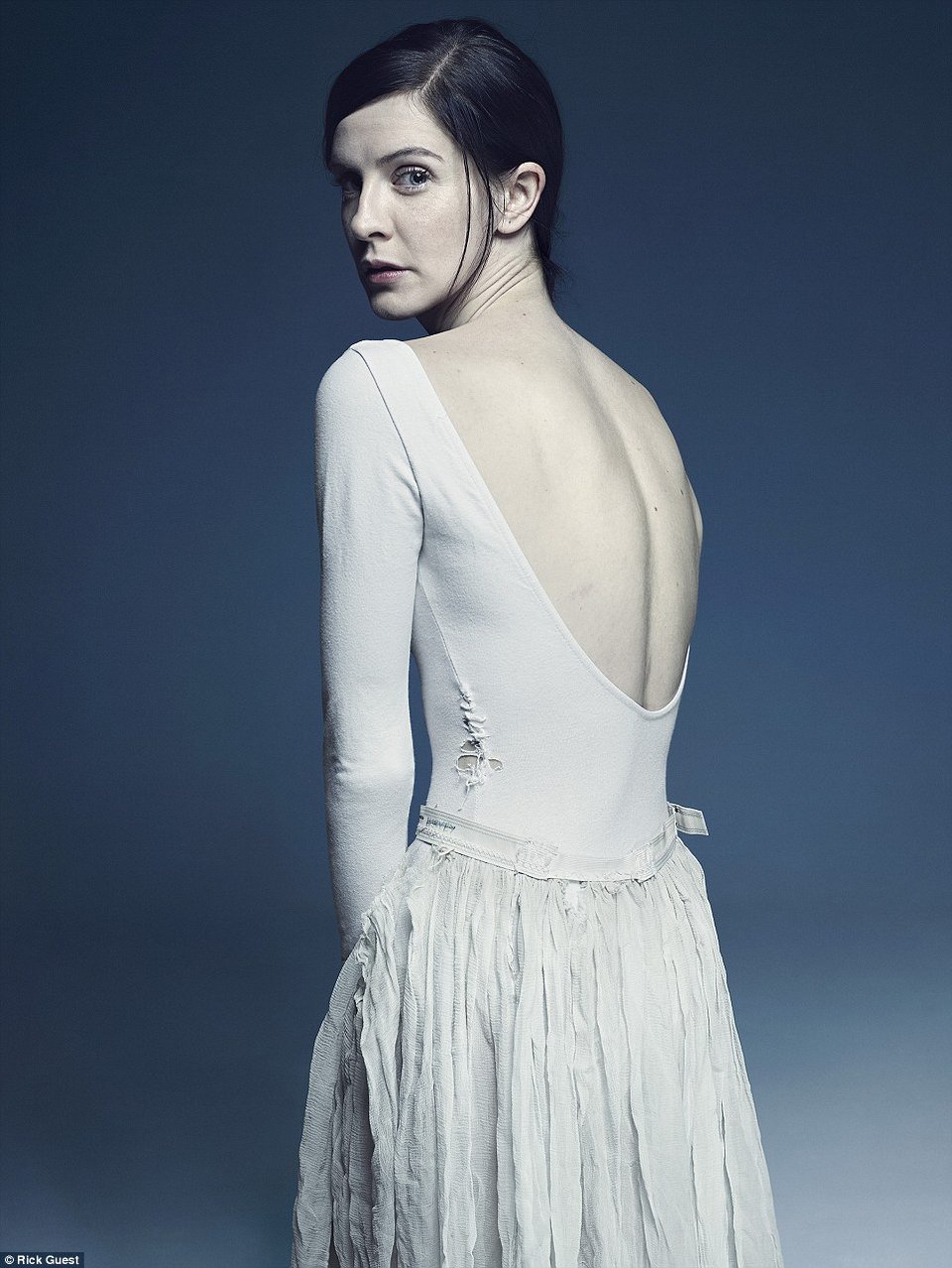 Το κλασικό μπαλέτο... πονάει: Χορεύτριες κάτω από τη σκηνή -Σπασμένα δάκτυλα, πονεμένα κόκαλα, σκισμένα ρούχα [εικόνες] | iefimerida.gr 1