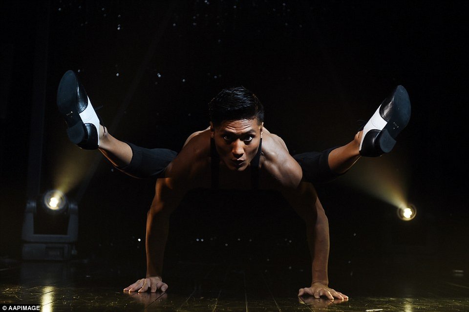 Blanc de Blanc: Σαμπάνια, λάμψη και σόου -Ενα τσίρκο αυστηρά για ενήλικες [εικόνες] | iefimerida.gr 5