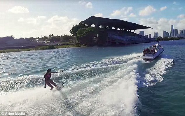  Προσκλητήριο για ατελείωτα πάρτι χλιδής! -Φοιτήτριες με μαγιό, μέλη αδελφότητας, προκαλούν σάλο [εικόνες & βίντεο] | iefimerida.gr 0