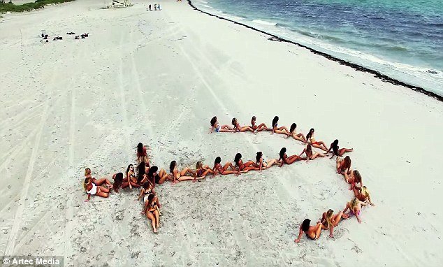  Προσκλητήριο για ατελείωτα πάρτι χλιδής! -Φοιτήτριες με μαγιό, μέλη αδελφότητας, προκαλούν σάλο [εικόνες & βίντεο] | iefimerida.gr 7