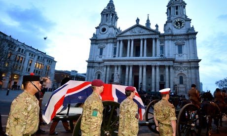 Καρέ-καρέ η πρόβα για τη κηδεία της Θάτσερ ξημερώματα στους άδειους δρόμους του Λονδίνου [εικόνες] | iefimerida.gr 1