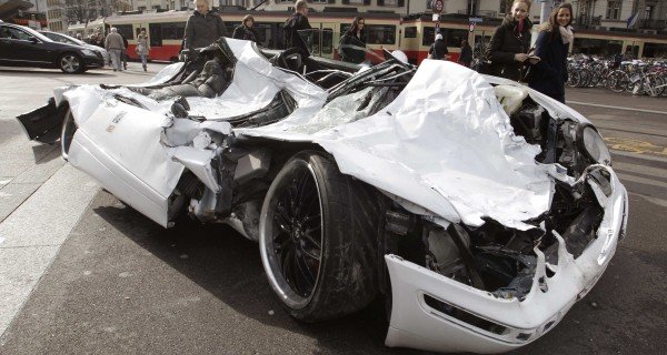 Κάποτε ήταν μία Μερσεντές -Τώρα ούτε παλιοσίδερα [εικόνες] | iefimerida.gr 0