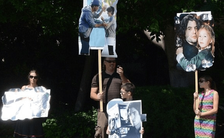 Η κηδεία του Σεϊτζ Σταλόνε - Συντετριμμένος ο γνωστός ηθοποιός [εικόνες] | iefimerida.gr 2