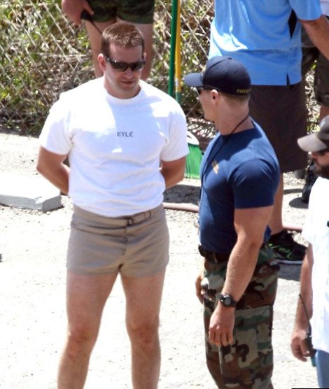 Διάσημος ηθοποιός με καυτό γυναικείο σορτσάκι [εικόνες] | iefimerida.gr 2