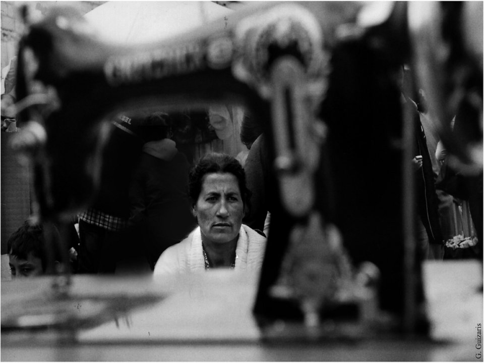 Signore-Οι γυναίκες του Γιώργου Γκιζάρη παίζουν με το φως και την καθημερινή ζωή [εικόνες] | iefimerida.gr 3