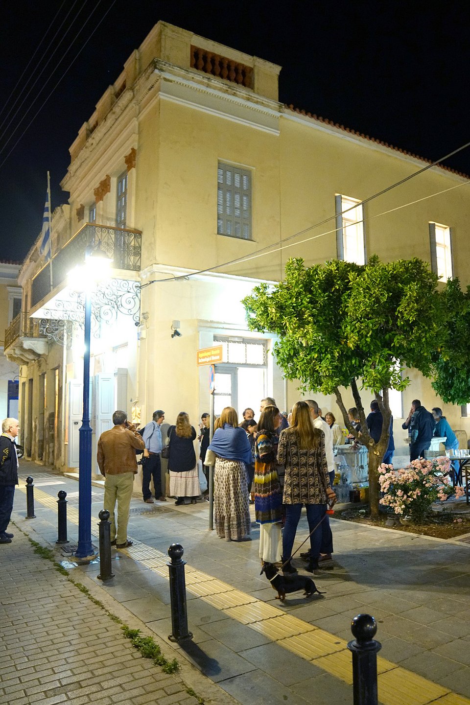 Γκαλερί CITRONNE: Τεράστιες κουκουβάγιες από μέταλλο και γυαλί πλάι σε αρχαιότητες στον Πόρο [εικόνες]  | iefimerida.gr 5