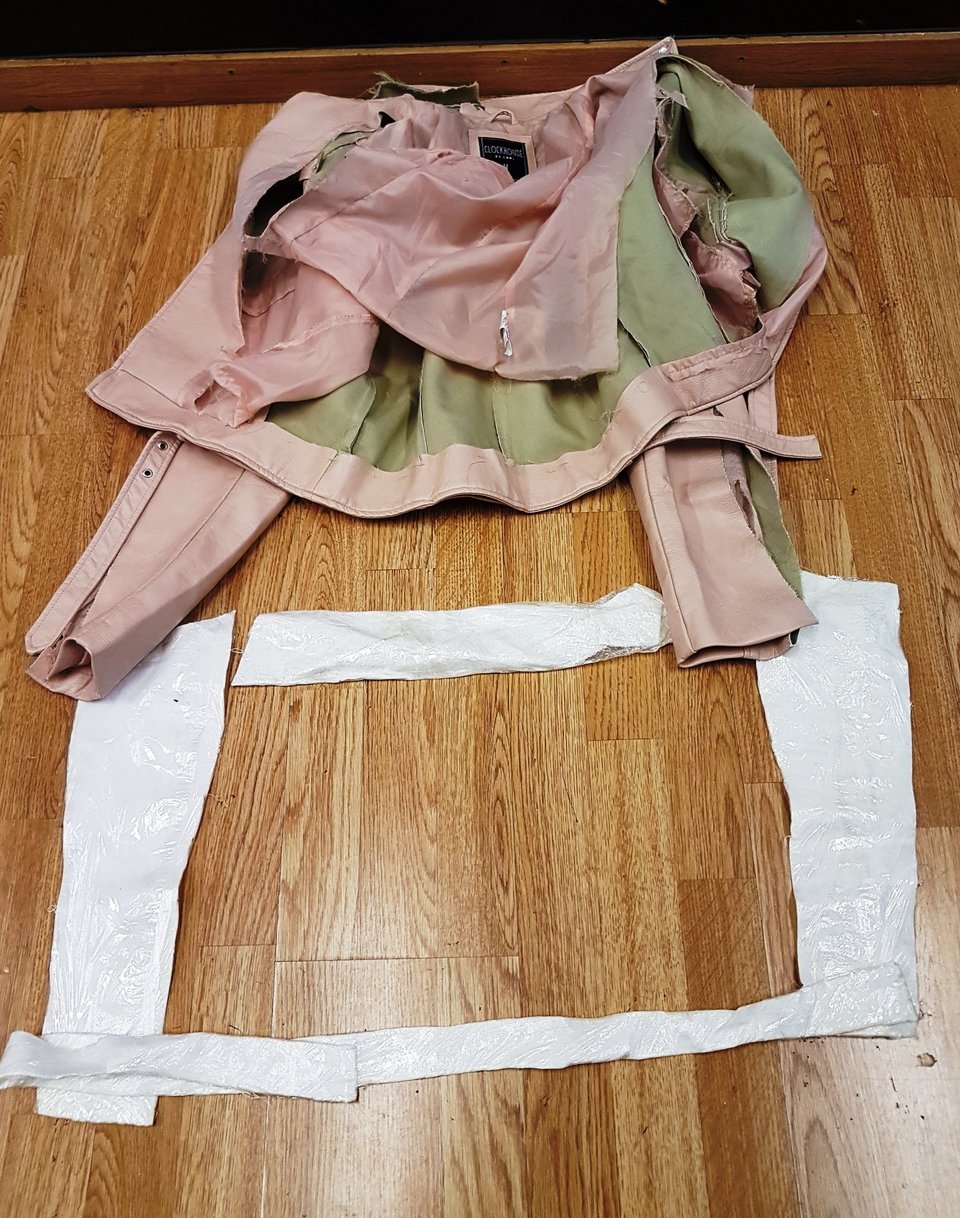 Βραζιλιάνα επιχείρησε να περάσει 2,8 κιλά κοκαΐνη «ραμμένη» στα ρούχα της [εικόνες] | iefimerida.gr 0