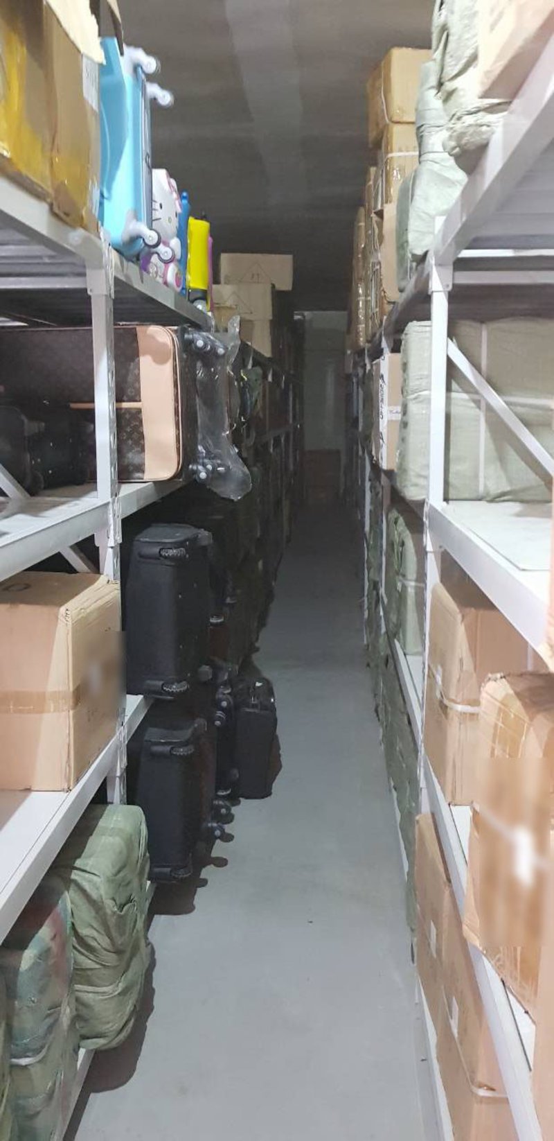Κατασχέθηκαν χιλιάδες προϊόντα «μαϊμού» στο Ηράκλειο/ Φωτογραφία astynomia.gr