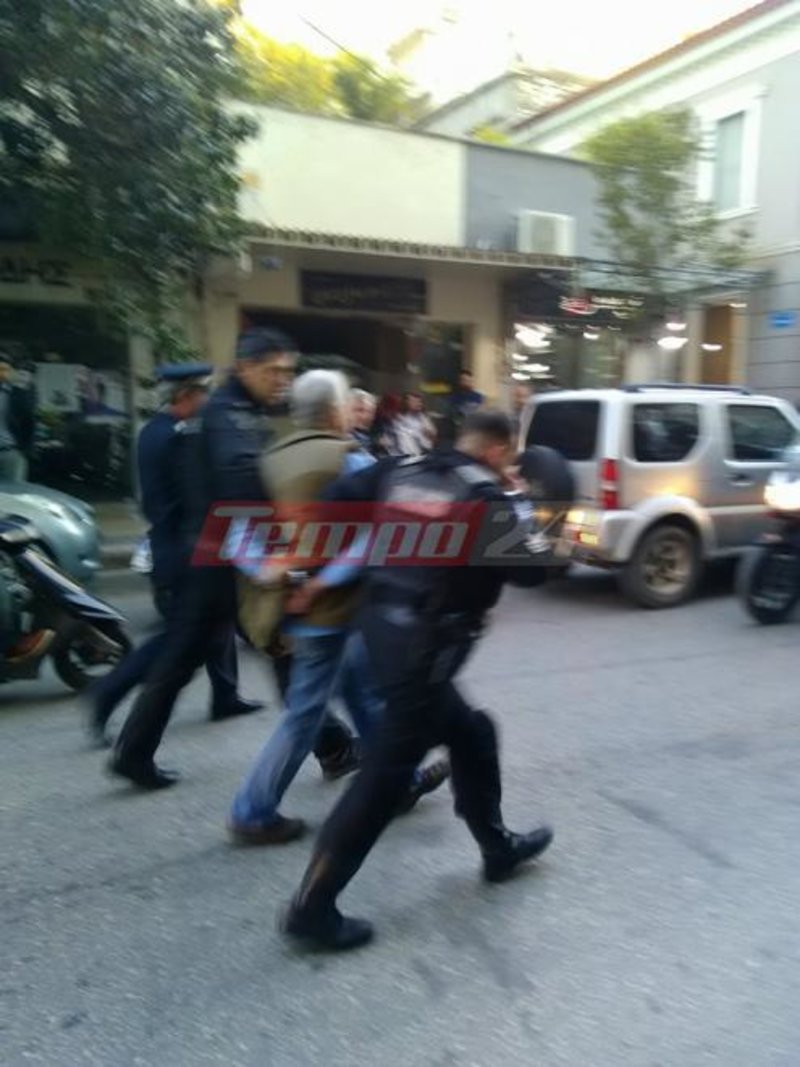 Απίστευτο: Οδηγός στην Πάτρα πάρκαρε σε θέση αναπήρων, του πήραν τις πινακίδες και χτύπησε αστυνομικό [εικόνες] | iefimerida.gr 1