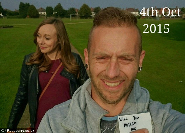 Της έκανε επί πέντε μήνες κρυφή πρόταση γάμου -Εβγαζε φωτογραφίες με κρυφά σημειώματα [εικόνες] | iefimerida.gr 13