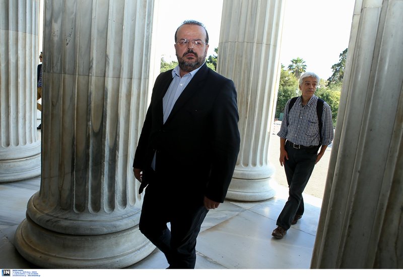 Εβαλε και... ξαναέβγαλε τη γραβάτα -«Κέρδισα το χρέος, έχω μάχες να δώσω» [εικόνες] | iefimerida.gr 41