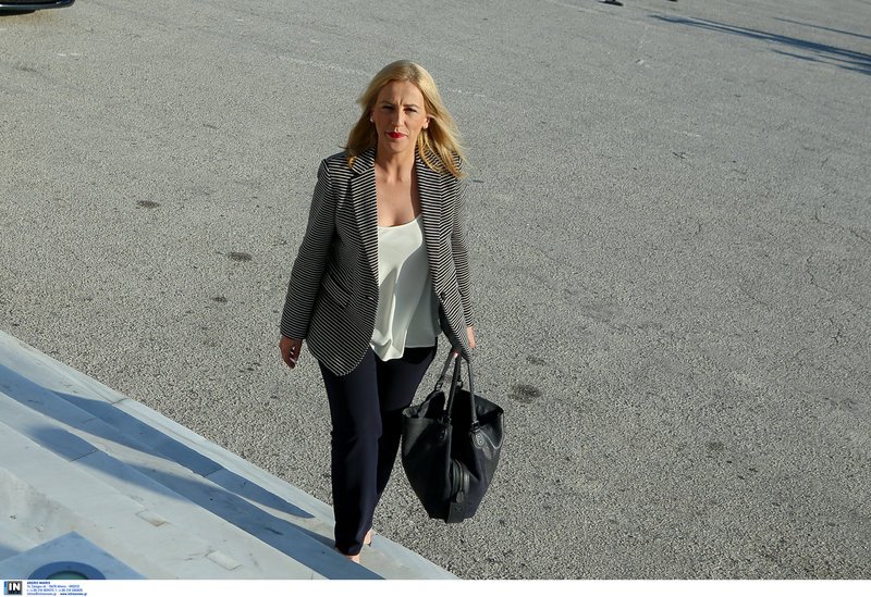 Εβαλε και... ξαναέβγαλε τη γραβάτα -«Κέρδισα το χρέος, έχω μάχες να δώσω» [εικόνες] | iefimerida.gr 39