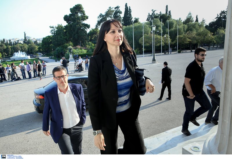 Εβαλε και... ξαναέβγαλε τη γραβάτα -«Κέρδισα το χρέος, έχω μάχες να δώσω» [εικόνες] | iefimerida.gr 37