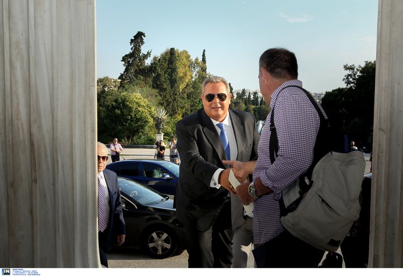 Εβαλε και... ξαναέβγαλε τη γραβάτα -«Κέρδισα το χρέος, έχω μάχες να δώσω» [εικόνες] | iefimerida.gr 36