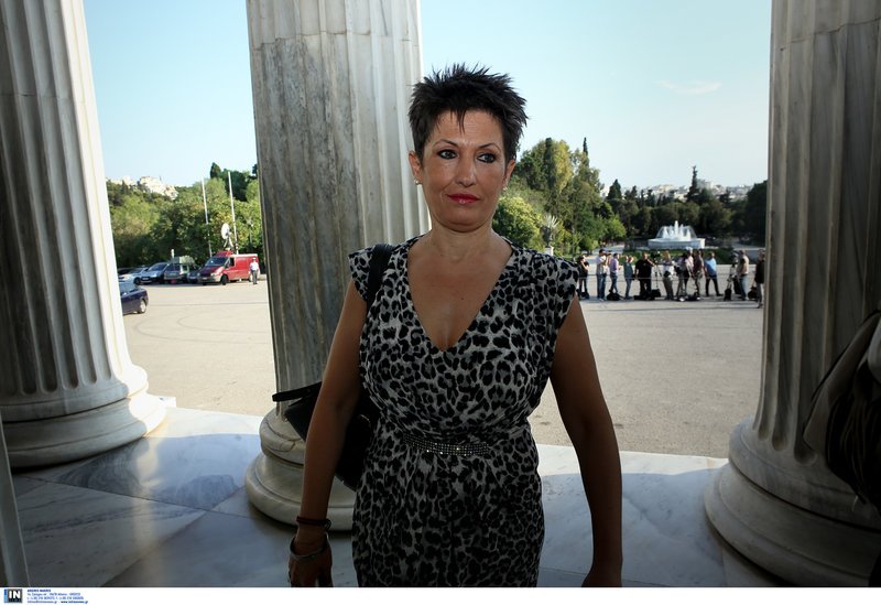 Με κόκκινη γραβάτα ο Τσίπρας, στα λευκά η Μπαζιάνα -Φόρεσαν τα καλά τους οι ΣΥΡΙΖΑ-ΑΝΕΛ [εικόνες] | iefimerida.gr 8