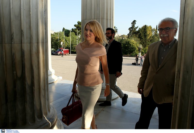 Θεοδώρα Τζάκρη