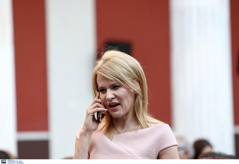 Με κόκκινη γραβάτα ο Τσίπρας, στα λευκά η Μπαζιάνα -Φόρεσαν τα καλά τους οι ΣΥΡΙΖΑ-ΑΝΕΛ [εικόνες] | iefimerida.gr 6