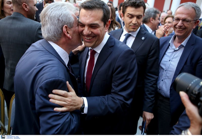 Το Ζάππειο του Τσίπρα: Εβαλε και έβγαλε τη γραβάτα, υποσχέθηκε φοροελαφρύνσεις | iefimerida.gr 2