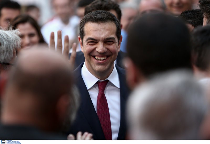 Το Ζάππειο του Τσίπρα: Εβαλε και έβγαλε τη γραβάτα, υποσχέθηκε φοροελαφρύνσεις | iefimerida.gr 13