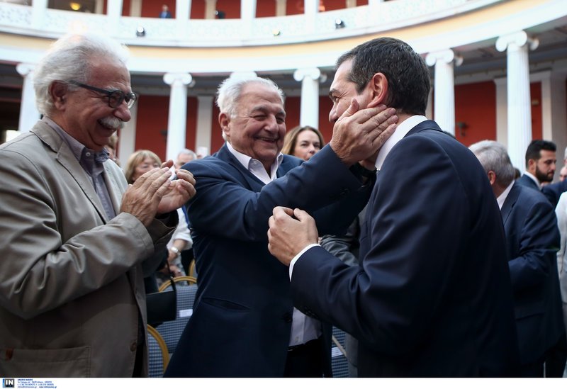 Το Ζάππειο του Τσίπρα: Εβαλε και έβγαλε τη γραβάτα, υποσχέθηκε φοροελαφρύνσεις | iefimerida.gr 12
