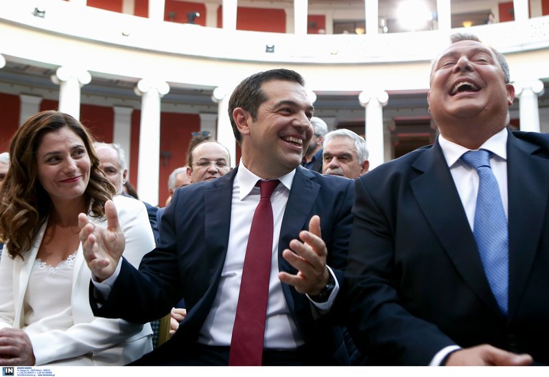 Το Ζάππειο του Τσίπρα: Εβαλε και έβγαλε τη γραβάτα, υποσχέθηκε φοροελαφρύνσεις | iefimerida.gr 0