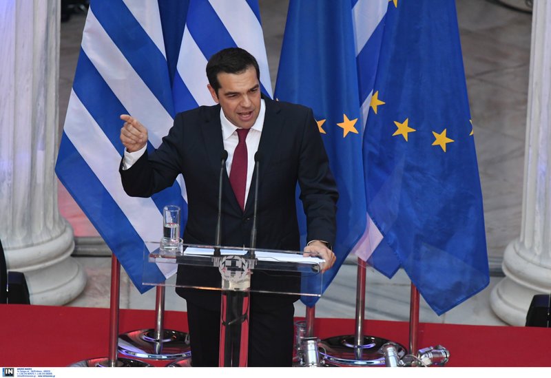 Εβαλε και... ξαναέβγαλε τη γραβάτα -«Κέρδισα το χρέος, έχω μάχες να δώσω» [εικόνες] | iefimerida.gr 0