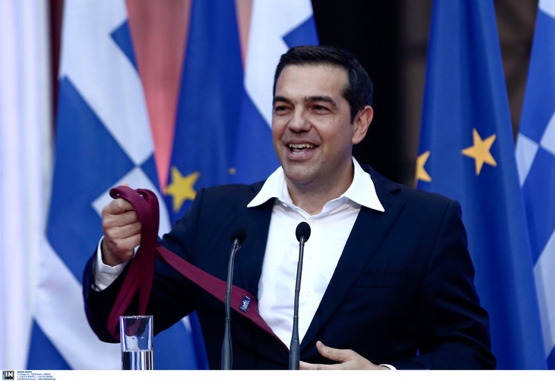 Το Ζάππειο του Τσίπρα: Εβαλε και έβγαλε τη γραβάτα, υποσχέθηκε φοροελαφρύνσεις | iefimerida.gr 10
