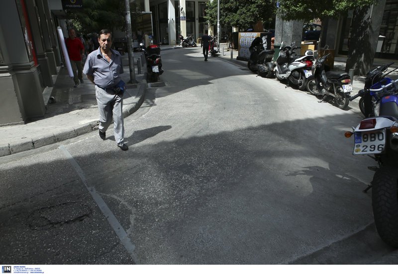 Ο καιρός χάλασε τον πρώτο λευκό δρόμο της Αθήνας, που θα μείωνε τη θερμοκρασία [εικόνες] | iefimerida.gr 6