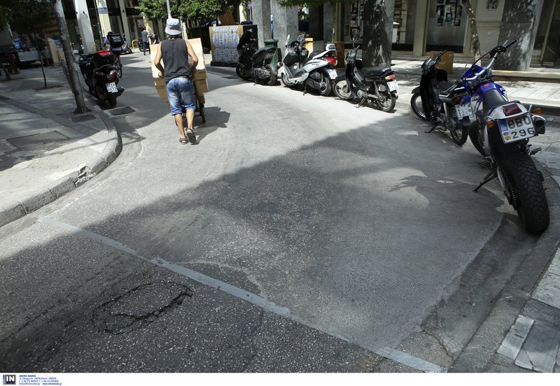 Ο καιρός χάλασε τον πρώτο λευκό δρόμο της Αθήνας, που θα μείωνε τη θερμοκρασία [εικόνες] | iefimerida.gr 5