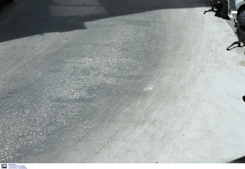 Ο καιρός χάλασε τον πρώτο λευκό δρόμο της Αθήνας, που θα μείωνε τη θερμοκρασία [εικόνες] | iefimerida.gr 4