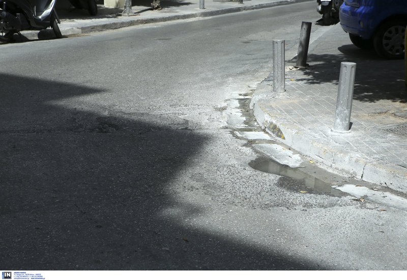 Ο καιρός χάλασε τον πρώτο λευκό δρόμο της Αθήνας, που θα μείωνε τη θερμοκρασία [εικόνες] | iefimerida.gr 2