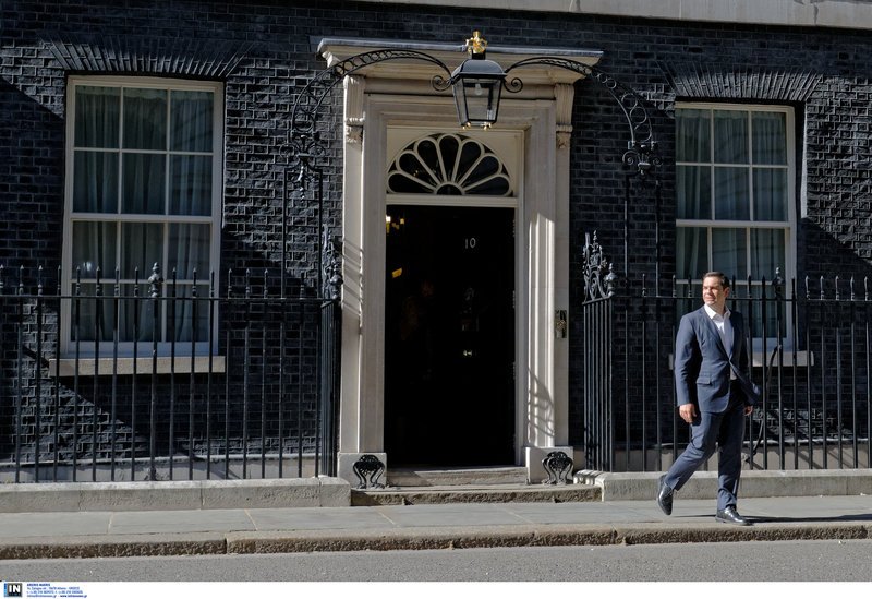 Ο Τσίπρας στην Ντάουνινγκ Στριτ -Τα κόκκινα γοβάκια της Τερέζα Μέι, ο σφιγμένος πρωθυπουργός [εικόνες] | iefimerida.gr 17