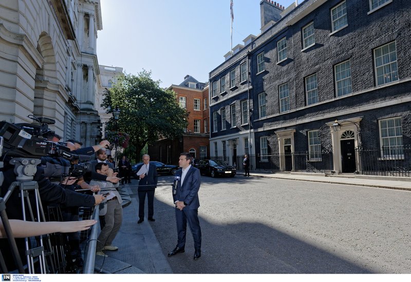 Ο Τσίπρας στην Ντάουνινγκ Στριτ -Τα κόκκινα γοβάκια της Τερέζα Μέι, ο σφιγμένος πρωθυπουργός [εικόνες] | iefimerida.gr 18