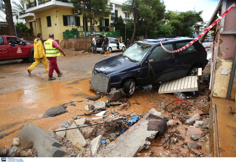 Ετσι ξύπνησε η Μάνδρα -Εικόνες καταστροφής μετά την κακοκαιρία [εικόνες & βίντεο] | iefimerida.gr 4