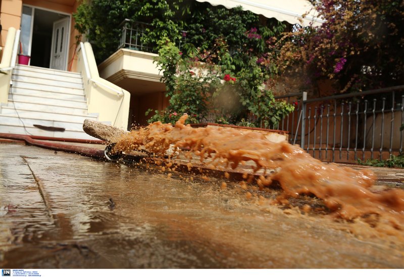 Ετσι ξύπνησε η Μάνδρα -Εικόνες καταστροφής μετά την κακοκαιρία [εικόνες & βίντεο] | iefimerida.gr 7
