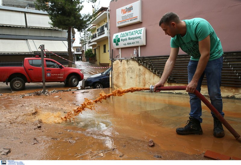 Ετσι ξύπνησε η Μάνδρα -Εικόνες καταστροφής μετά την κακοκαιρία [εικόνες & βίντεο] | iefimerida.gr 10